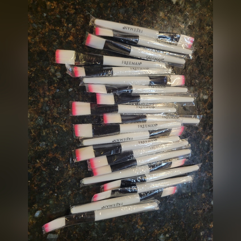 Pink and White Makeup Brushes 30 Brush Bundle.